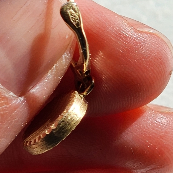 14K Yellow Gold Leverback drops with diamond-cut edges. Like new. - Picture 4 of 4